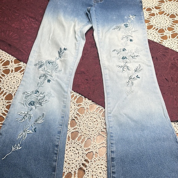 Yagi skinny bell bottom jeans 2 tone denim with floral embroidery size 3 junior - Picture 6 of 14